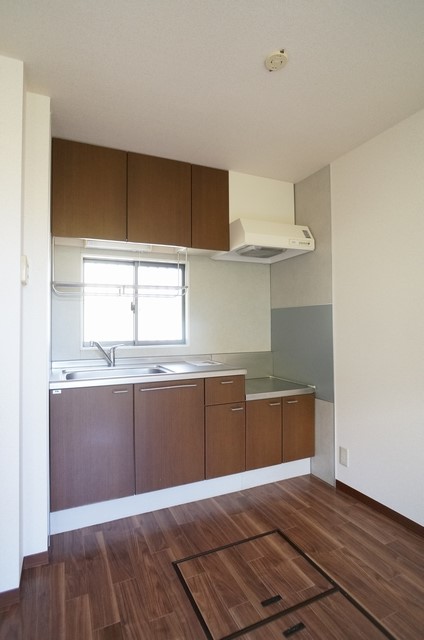 ヴィラ伊勢原 101号-5