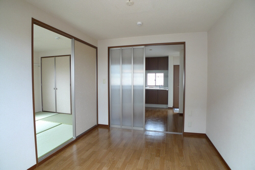 ヴィラ伊勢原 102号-3