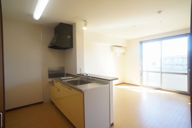 メゾン　デル　エスト 202号-3