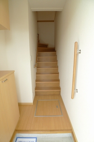 ヴィラ・デ・エスポワールＢ棟 201号-2