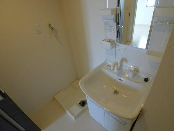 ラ　エスコンディダ 202号-8