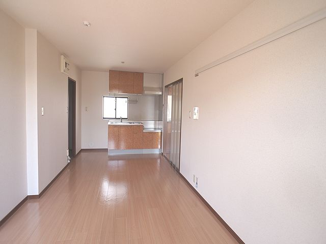 エステートガーデンＣ 201号-3