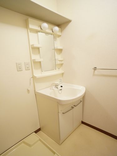 ティアラ・コート 203号-8