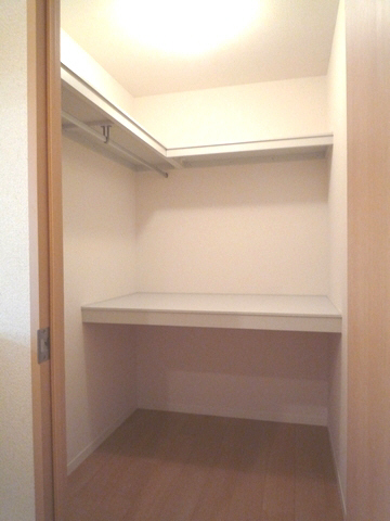 プラテリーア J棟 101号-5