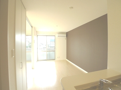 メゾン　コリーヌ 203号-2