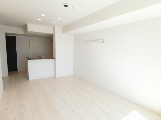 シャーメゾン天久保 406号-2