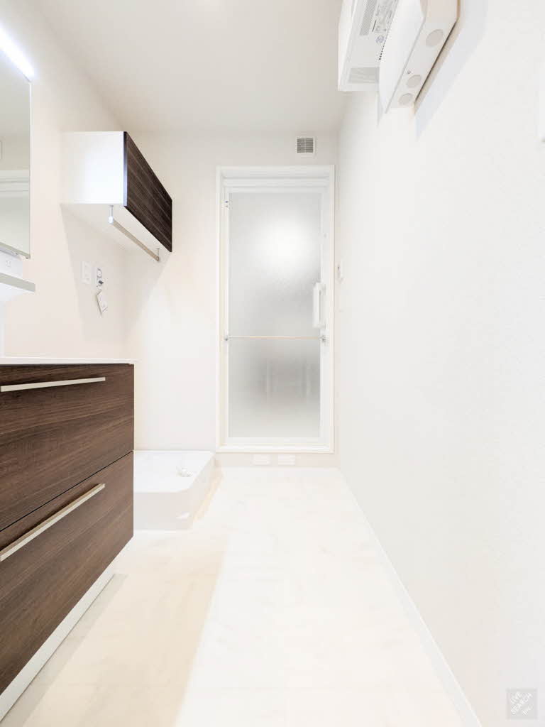 デルフィ陸番館 202号-8