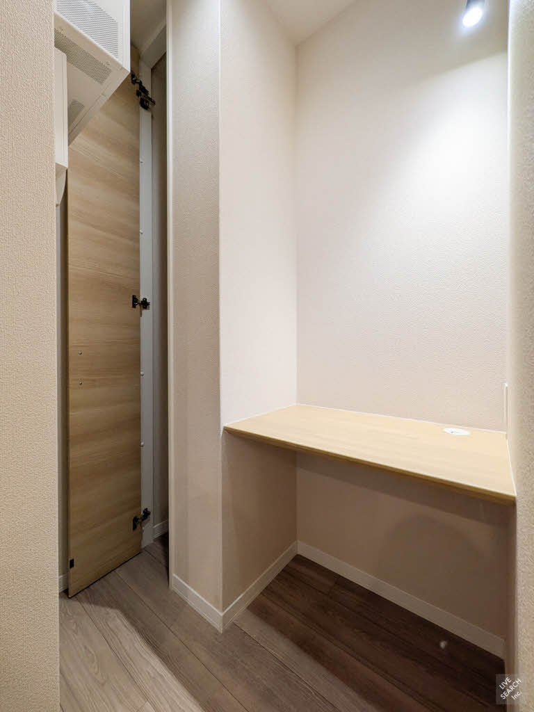 デルフィ陸番館 203号-8