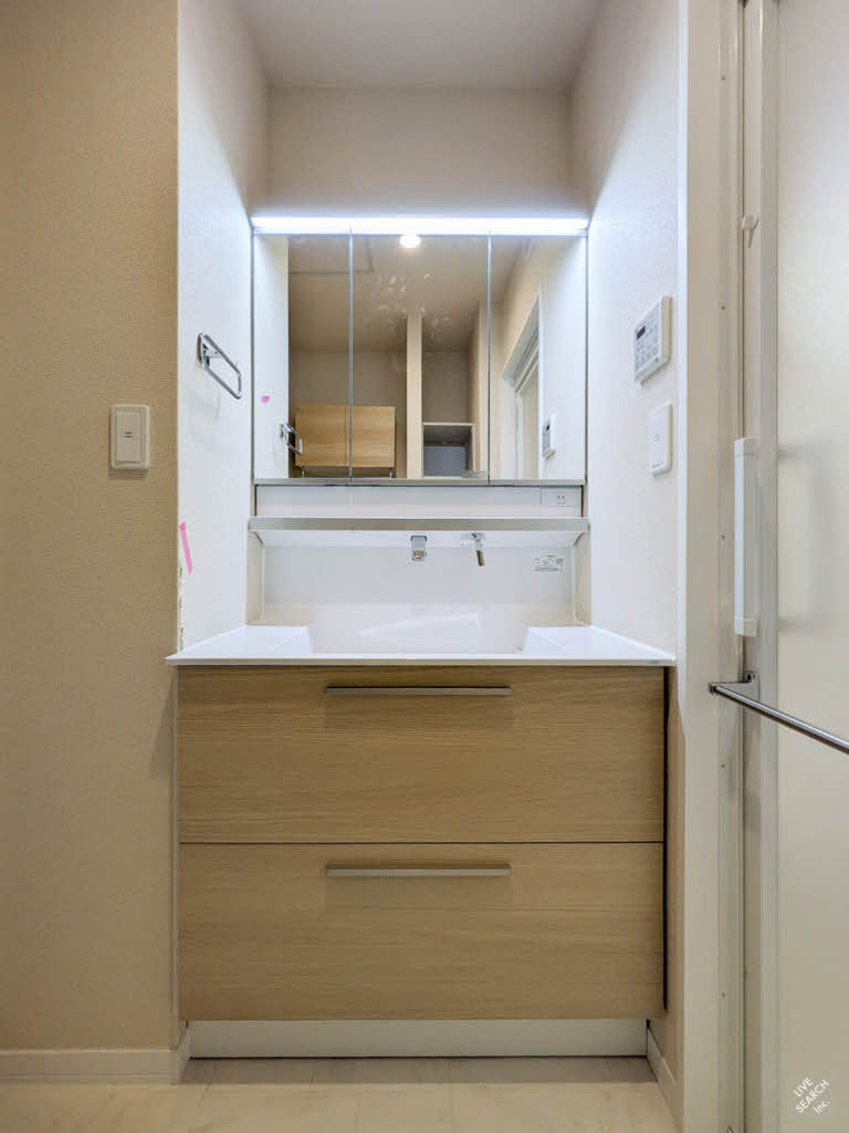 デルフィ陸番館 203号-9