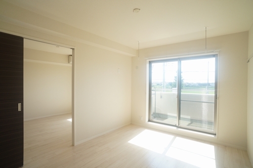 ヴァレンタインコート 302号-5