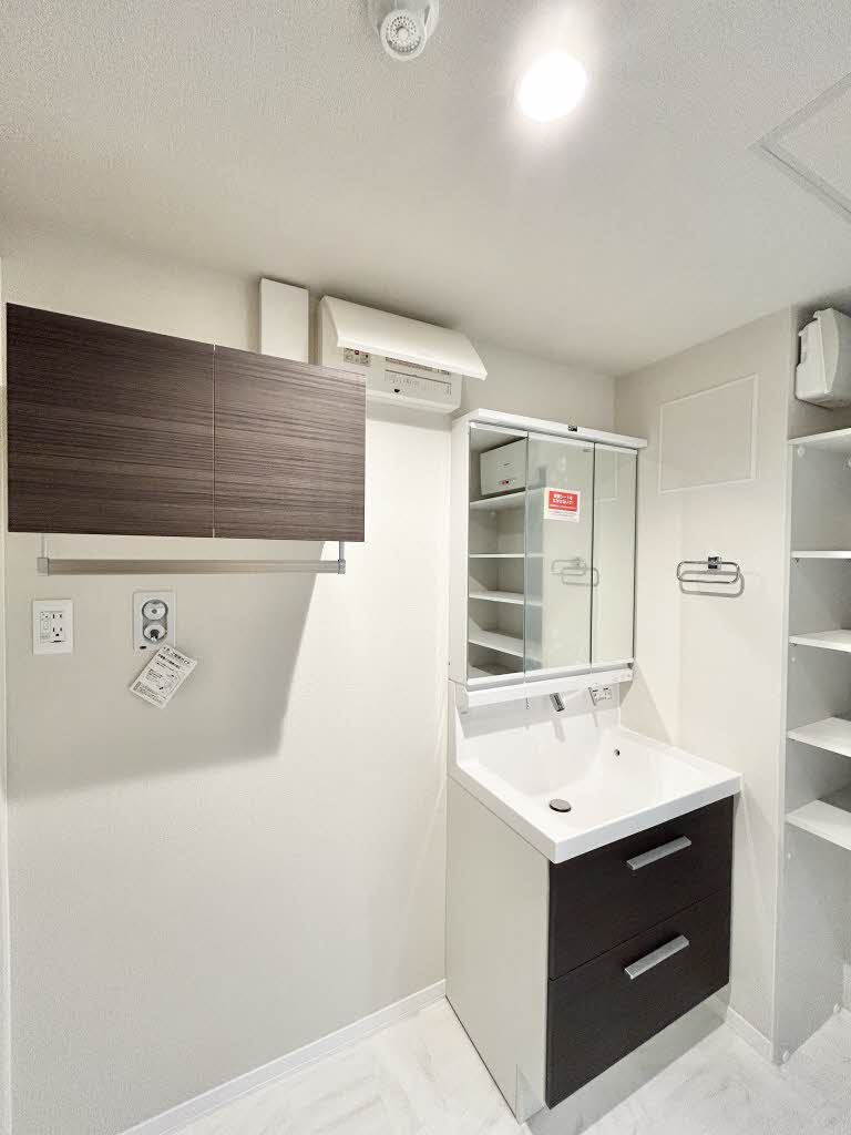 プレミアス幕張本郷 103号-8