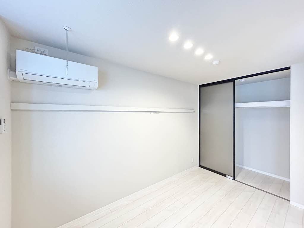 プレミアス幕張本郷 202号-5