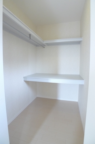 メゾン・ド・アヴニール 201号-8