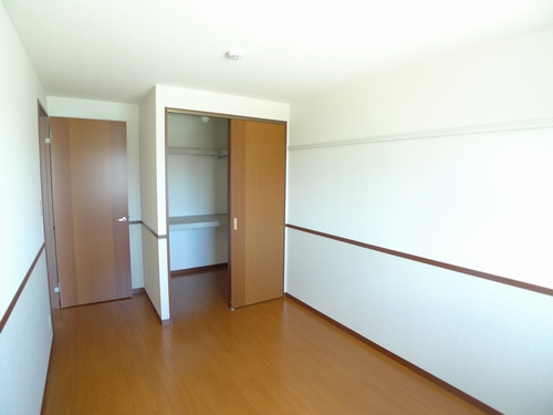 ヴィラ・レイクサイド 203号-4