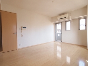 エスティメゾン北新宿 204号-3