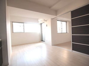 シャーメゾンステージ日野 301号-2