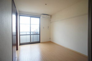 メゾン・ラルジュＢ 201号-2