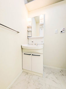 メゾン・ルミエール 203号-5