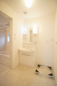 メゾン・ラルジュＥ 102号-8