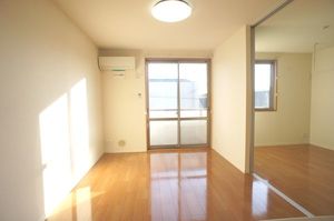 メゾン・ド・ソレイユＥ 203号-3