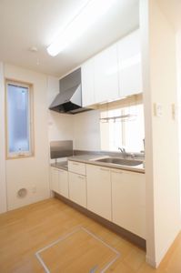 メゾン・クィーン B 101号-6