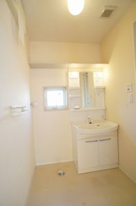 メゾン・クィーン B 101号-8