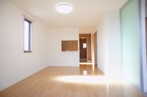 ラークヒルズ E 202号-3