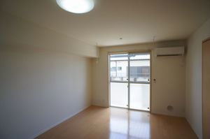 ヴィラ・グラシュー 102号-2