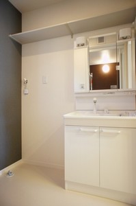 メゾン サンフラワーE棟 202号-8