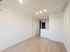 ルクス スティラ 301号-2