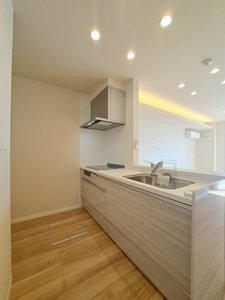 メーデン・コート 102号-8