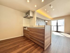 メーデン・コート 202号-8