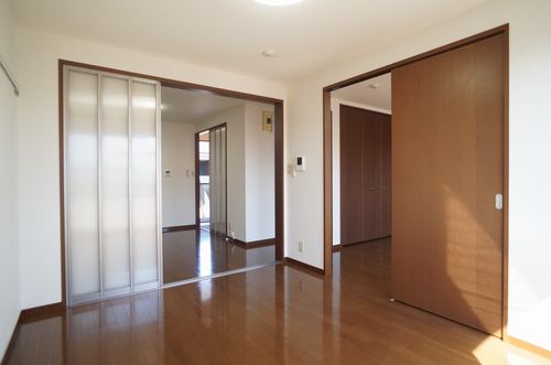 クレストコート 203号-3