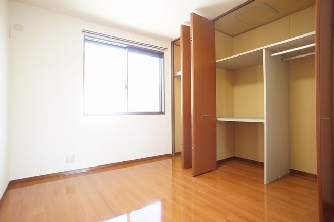 メゾン・クレスト 203号-5