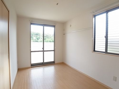 ヴィラ・カモミールＤ 101号-4