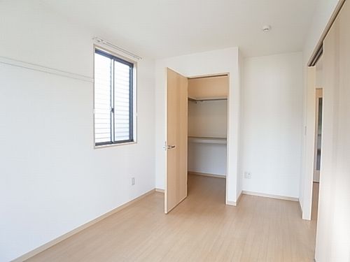 ヴィラ・カモミールＤ 101号-5