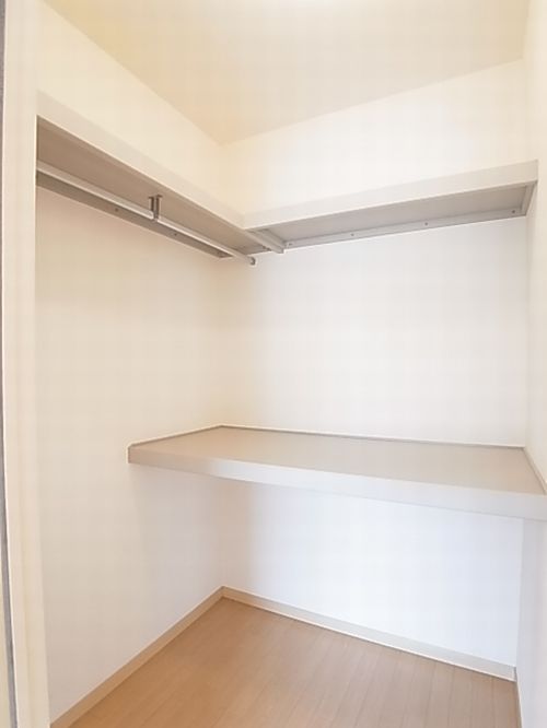 ヴィラ・カモミールＤ 101号-6