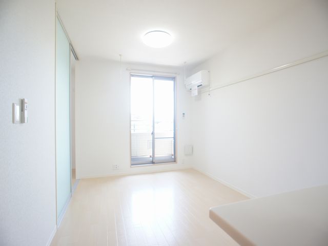 ヴィラーチェ・S 203号-3