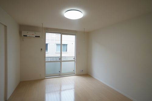 ヴィラ・クレストＡ 202号-3