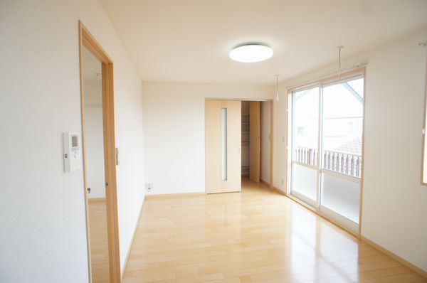 ヴィオランジェＡ 102号-3