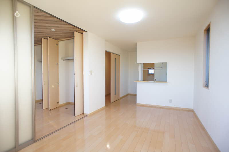 メゾン・グレイス 201号-3