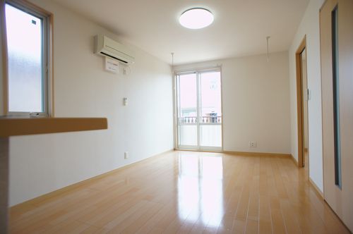 グリーン・ヴィラE 201号-3