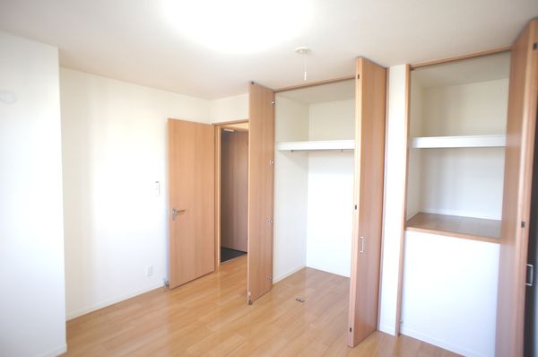 メゾン・ド・ソレイユＥ 203号-5