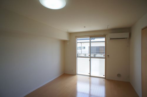 ヴィラ・グラシュー 102号-2