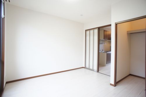 セピアコートＣ 102号-3