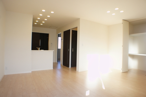 メゾン サンフラワーE棟 202号-3