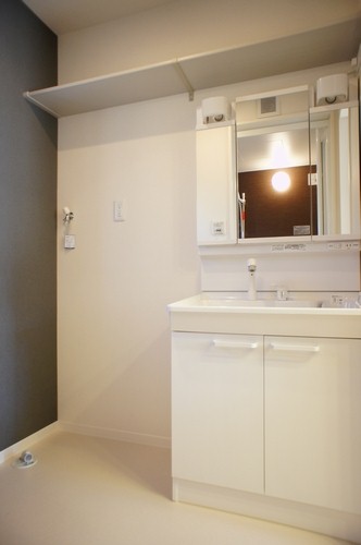 メゾン サンフラワーE棟 202号-8