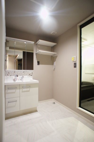 ＥＡＳＴ　ＢＡＳＥ 301号-8