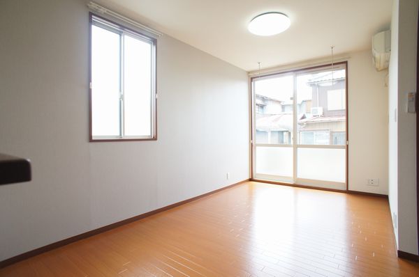 ヴィラグートＡ 101号-3