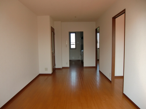 クレストタウンＤ 201号-3